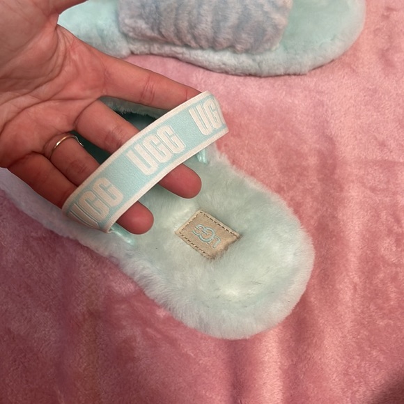 Ugg slippers- size 5 - Picture 2 of 6